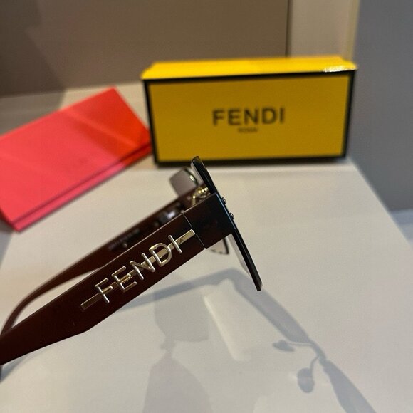 FENDI FF Logo Oversize Sunglasses - Picture 2 of 9